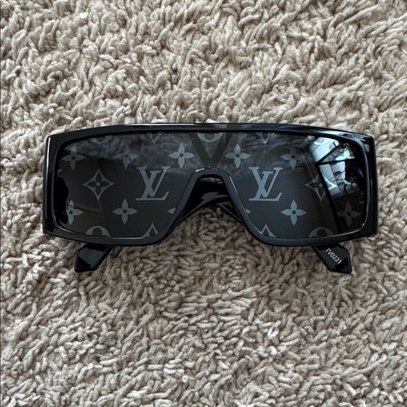 ✨Authentic Louis Vuitton Monogram Sideway Sunglasses - Picture 2 of 11